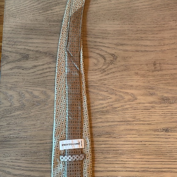 100% Silk Italian Tie - Picture 5 of 6